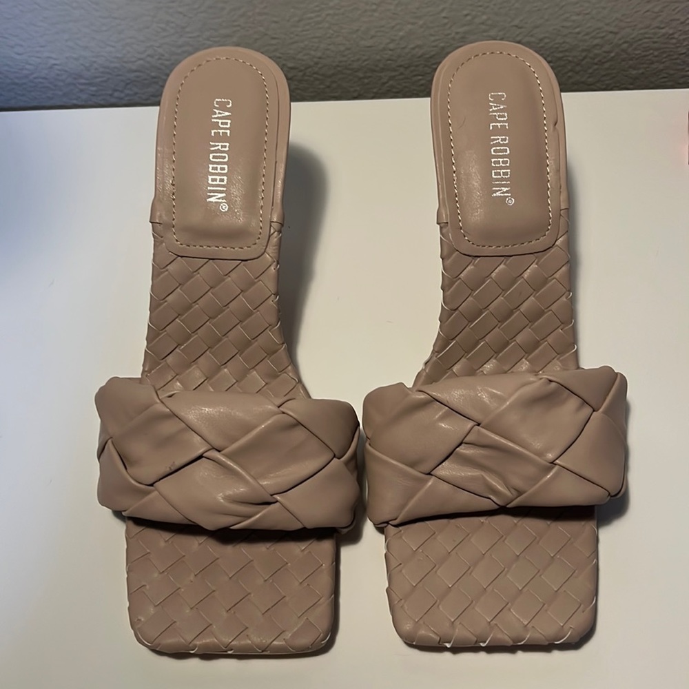 Size 10 taupe braided heels